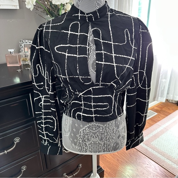 Good Soul Black White Abstract Open Back Tie Blouse High Neck size Medium - Picture 2 of 16